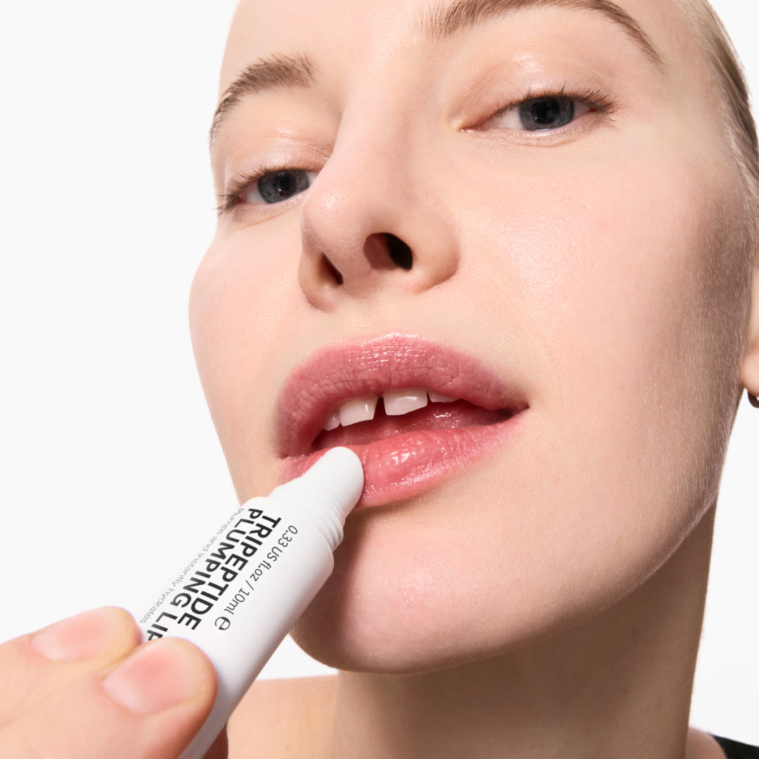 tripeptide-plumping-lip-balm-o7 Model01_270e8b98-a2ed-4742-b111-d25555f44100.jpg