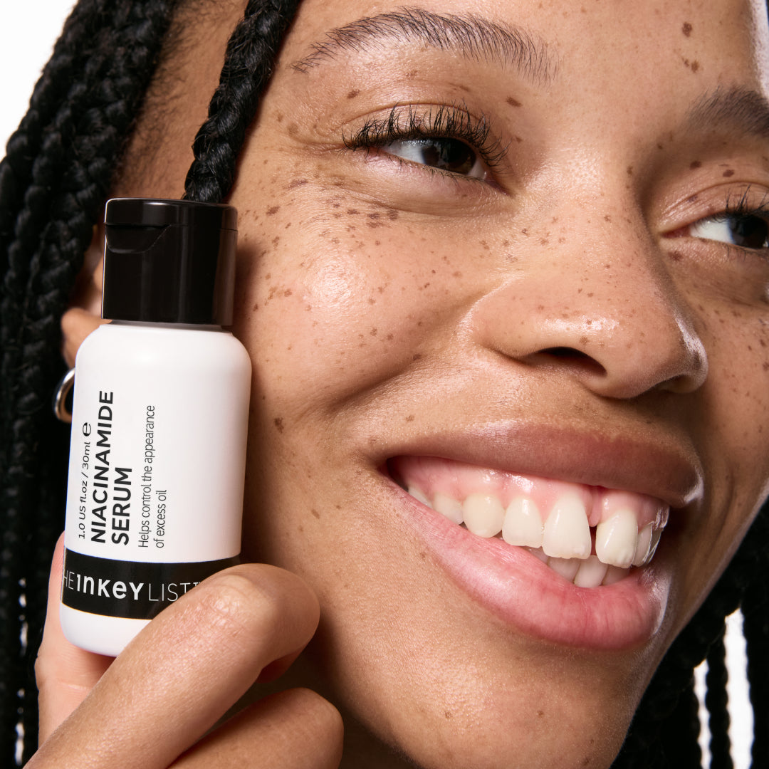 10-niacinamide-serum-duo-z2 Model01_d6be0920-41bd-4df2-8281-5a1face2e177.jpg