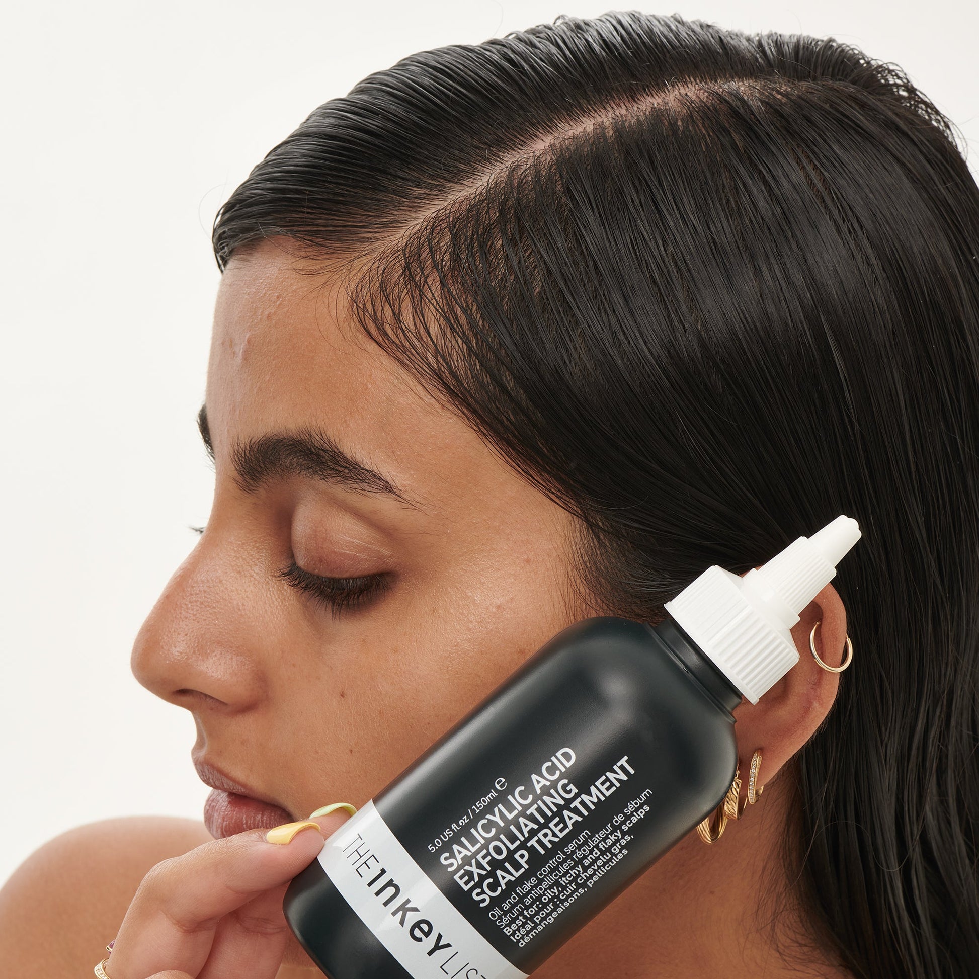 clean-and-healthy-scalp-duo-l1 SallyHAIR_ModelLifestyle_2e55b949-fa6c-43b1-8dc6-497be78c74bb.jpg