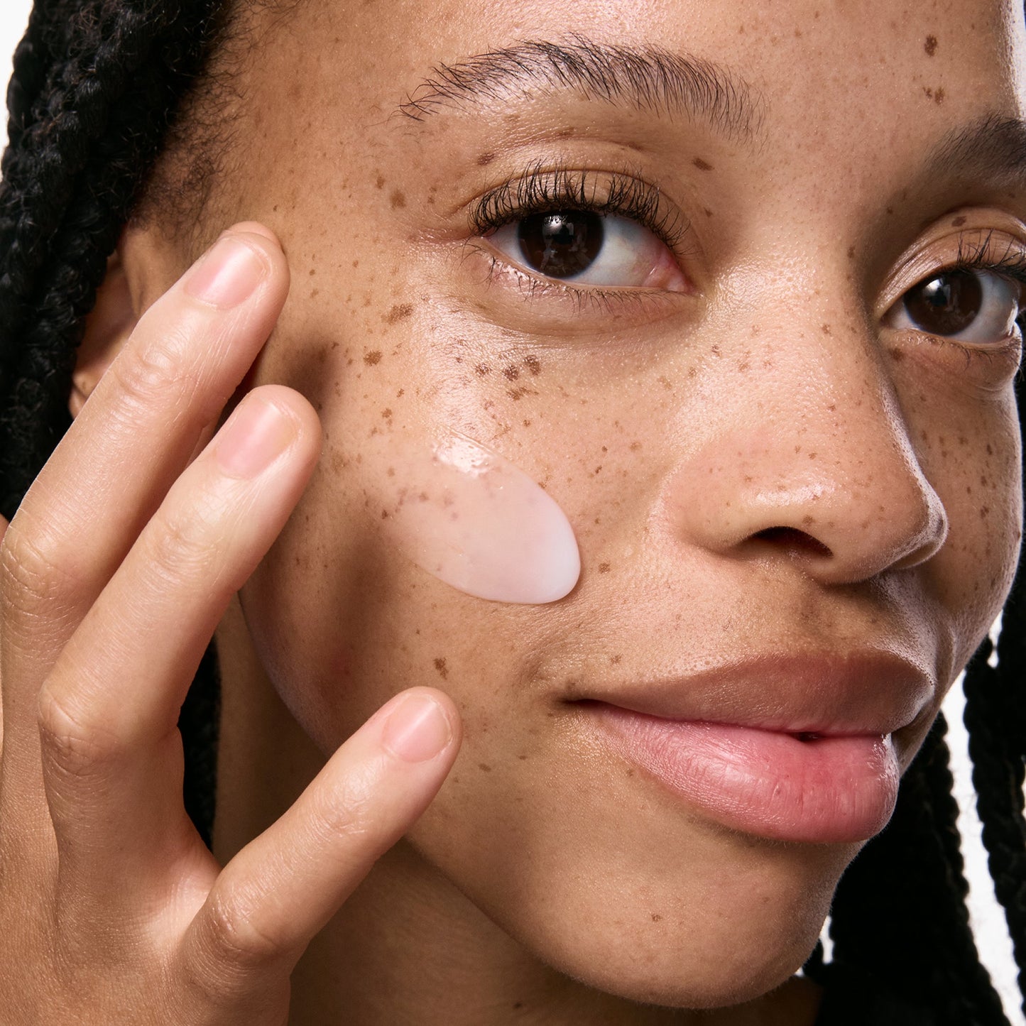 vitamin-b-c-and-e-moisturizer-z1 VitBC_E_ModelGoopMacro_2000x2000_bc64d363-139d-4699-88a9-2e0b1942763a.jpg